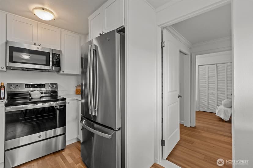 Property photo for 16227 15th Avenue SW, Burien photo 12