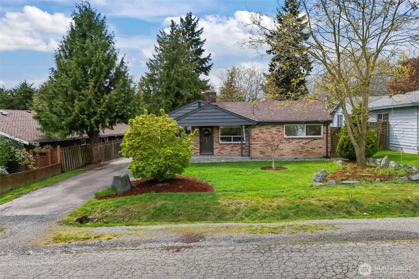 Property photo for 16227 15th Avenue SW, Burien photo 2