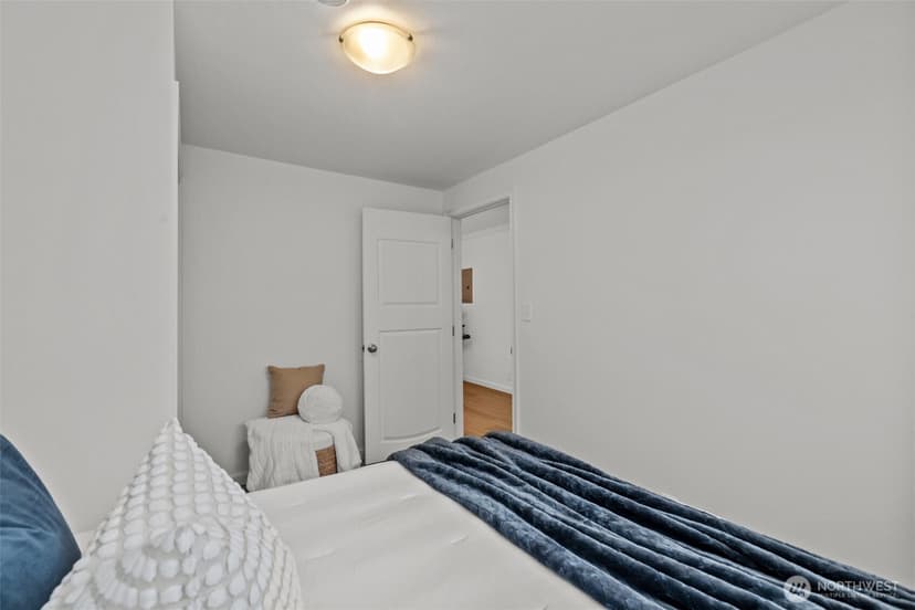 Property photo for 16227 15th Avenue SW, Burien photo 16