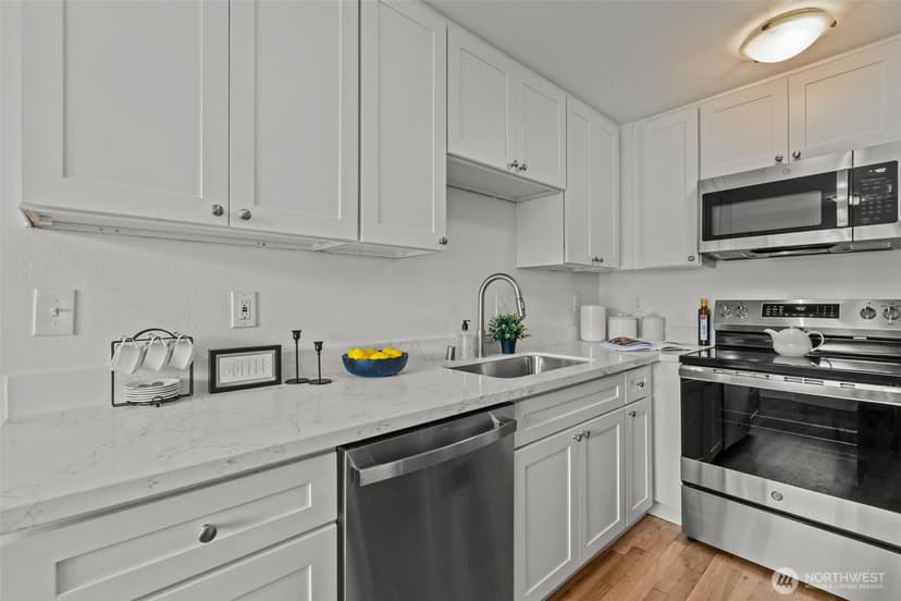 Property photo for 16227 15th Avenue SW, Burien photo 11