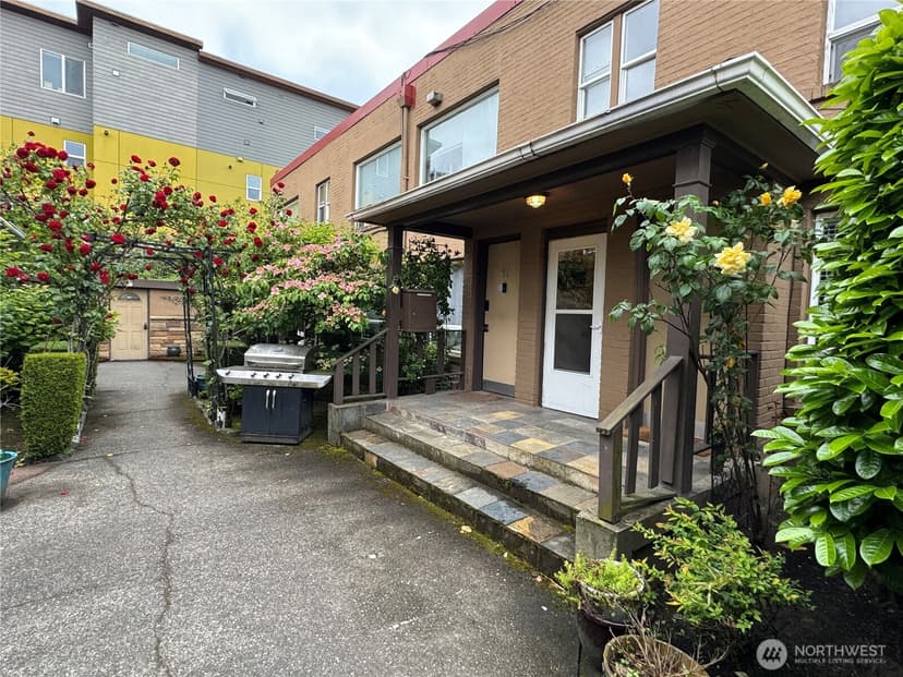 Property photo for 120 14th Avenue #10, Seattle photo 4
