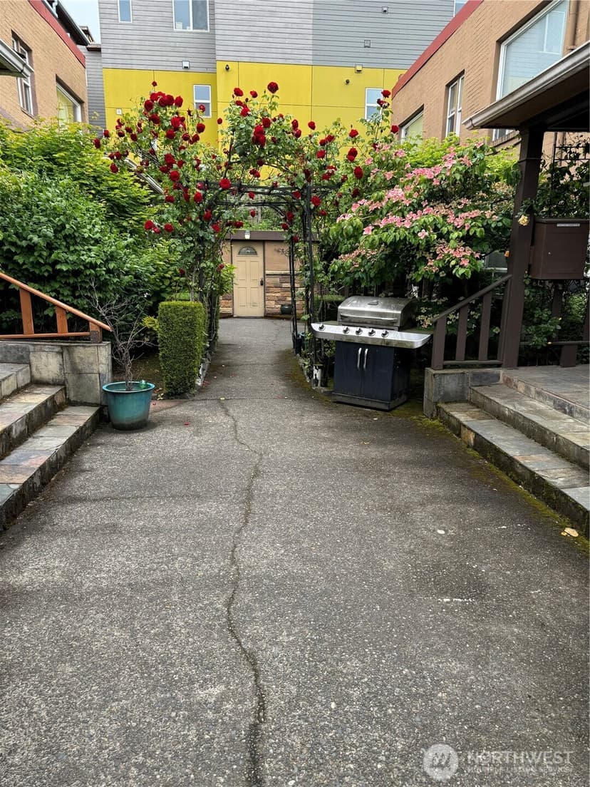 Property photo for 120 14th Avenue #10, Seattle photo 2