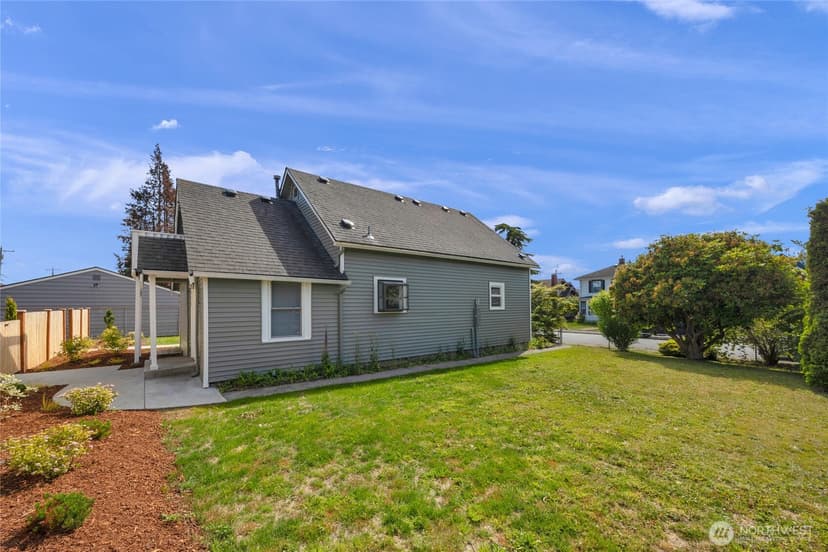 Property photo for 1925 Lombard, Everett photo 3