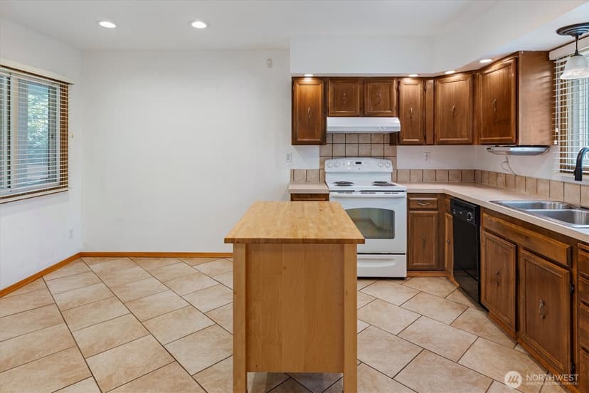Property photo for 13648 28th Place S, SeaTac photo 8