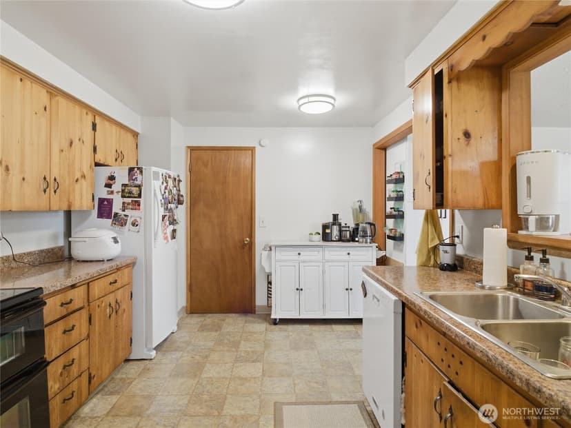 Property photo for 1627 Garfield Street S, Tacoma photo 9