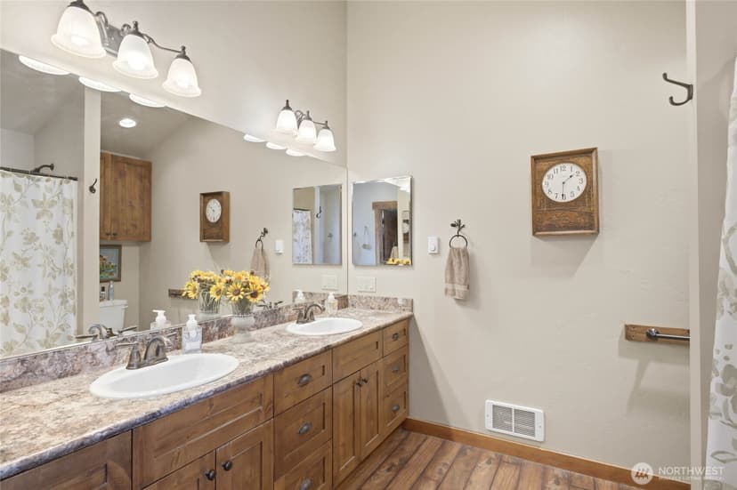 Property photo for 240 Little Butte Ranch Road, Chelan photo 25