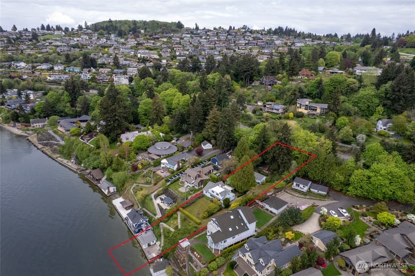 Property photo for 5498 Hyada Boulevard NE, Tacoma photo 2