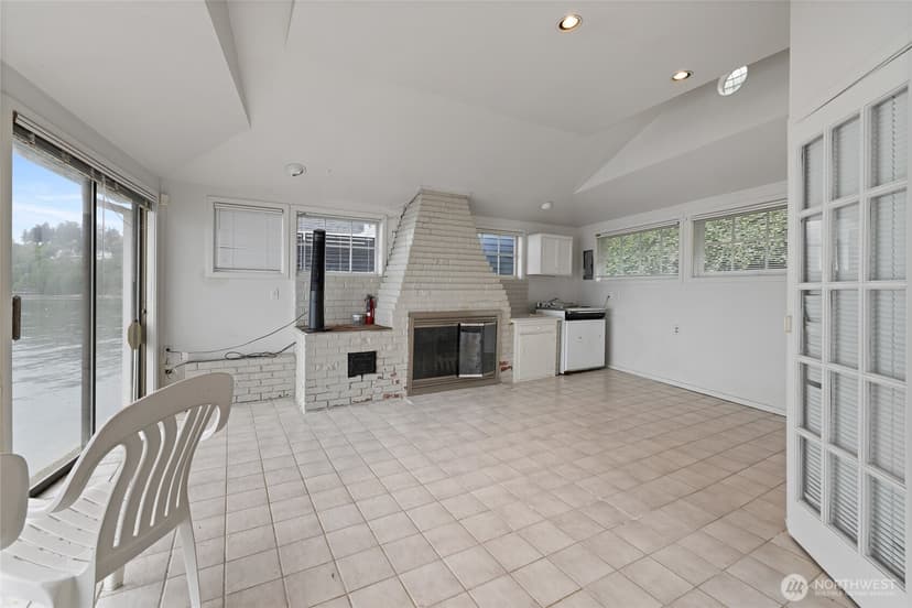 Property photo for 5498 Hyada Boulevard NE, Tacoma photo 8