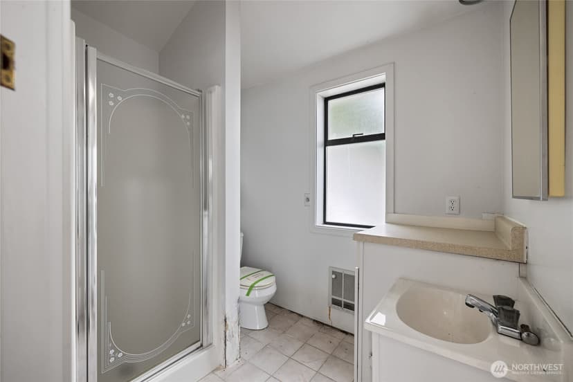 Property photo for 5498 Hyada Boulevard NE, Tacoma photo 11