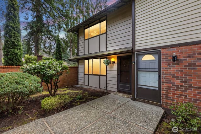 Property photo for 1717 150th Avenue SE #1, Bellevue photo 2