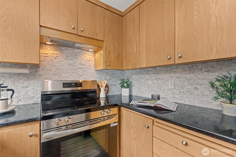 Property photo for 1717 150th Avenue SE #1, Bellevue photo 8