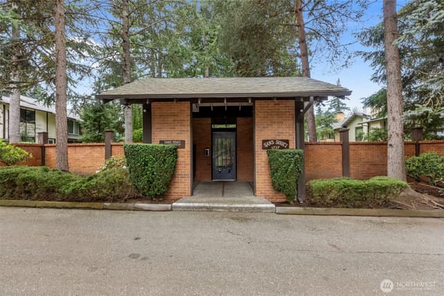 Property photo for 1717 150th Avenue SE #1, Bellevue photo 3