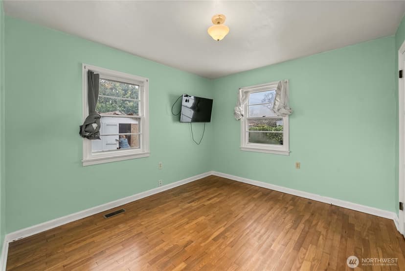 Property photo for 15412 Portland Avenue SW, Lakewood photo 12