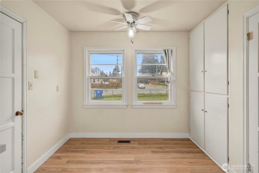 Property photo for 15412 Portland Avenue SW, Lakewood photo 23