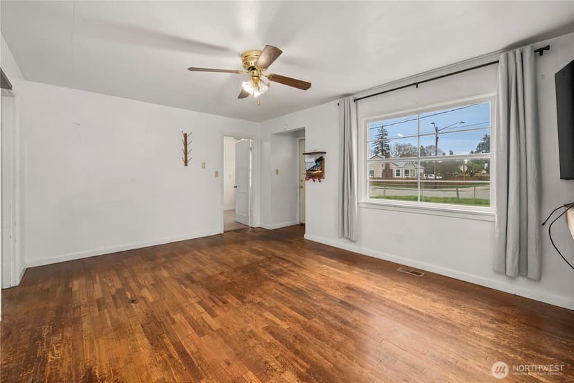 Property photo for 15412 Portland Avenue SW, Lakewood photo 6
