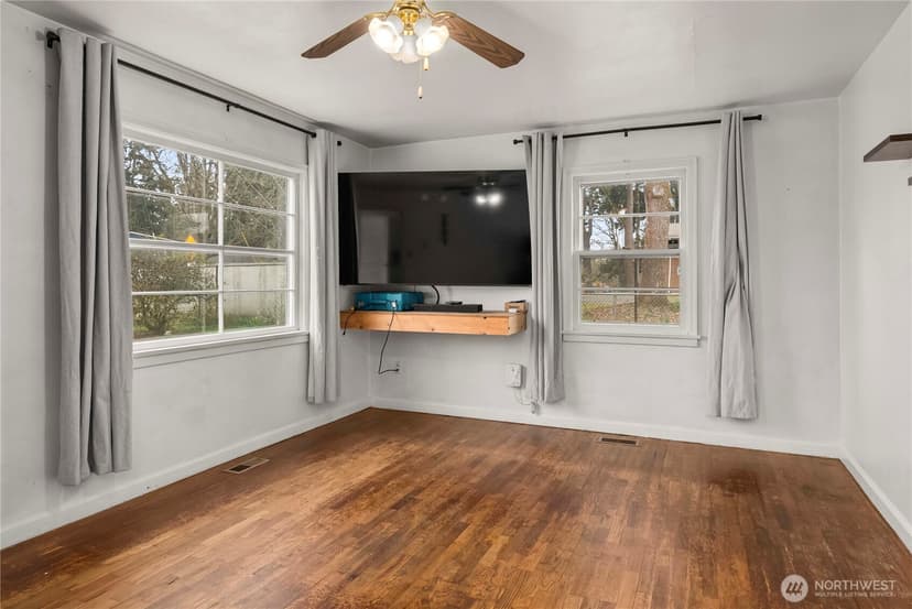 Property photo for 15412 Portland Avenue SW, Lakewood photo 5