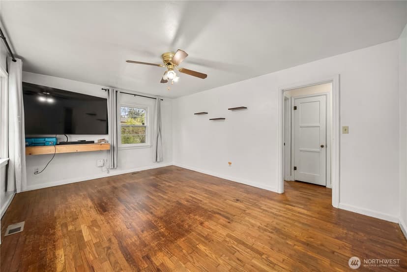 Property photo for 15412 Portland Avenue SW, Lakewood photo 15