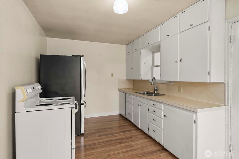 Property photo for 15412 Portland Avenue SW, Lakewood photo 18