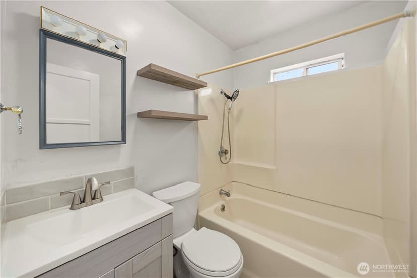Property photo for 15412 Portland Avenue SW, Lakewood photo 9