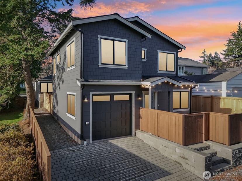 Property photo for 2644 34th Avenue W, Seattle photo 2