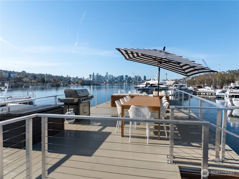 Property photo for 2309 N Northlake Way #13, Seattle photo 17