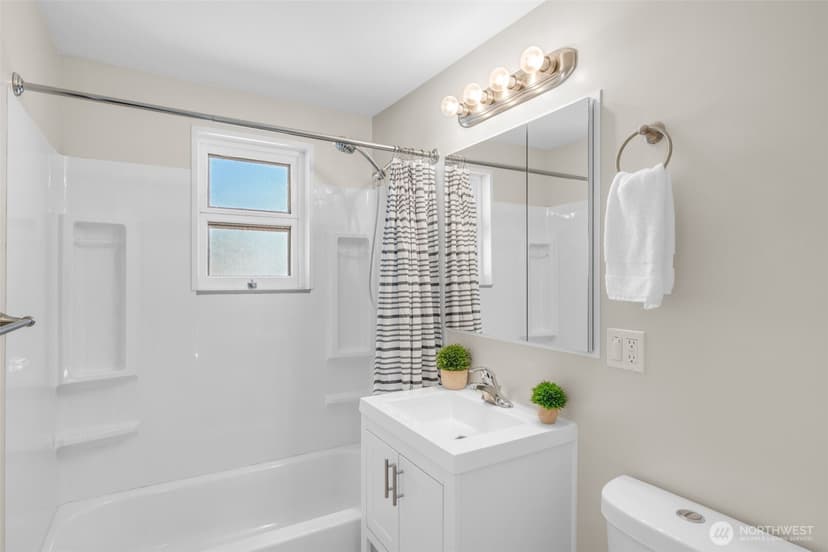 Property photo for 1314 N 188th Street, Shoreline photo 19
