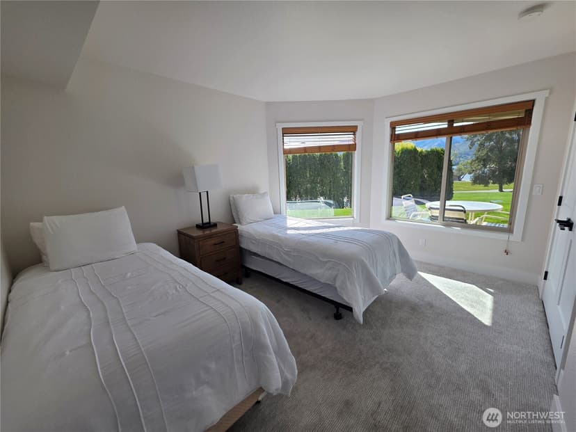 Property photo for 1 Lodge 606-O, Manson photo 13