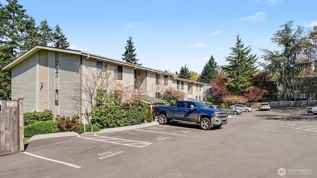 Property photo for 830 Kirkland Way #202, Kirkland photo 4