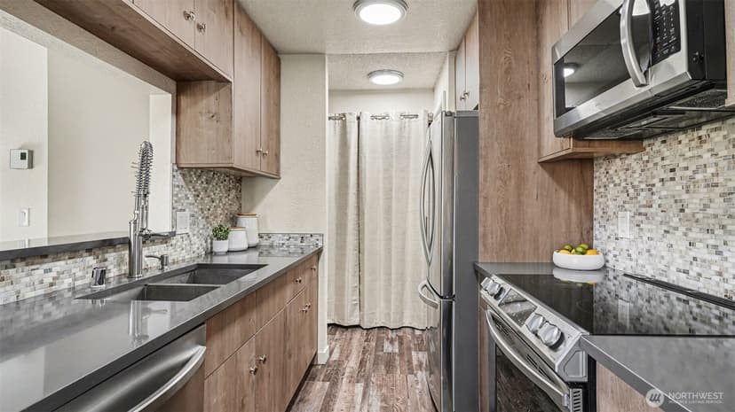 Property photo for 830 Kirkland Way #202, Kirkland photo 9