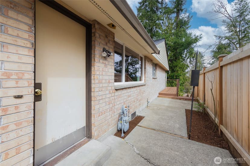 Property photo for 1208 172nd Avenue NE, Bellevue photo 32