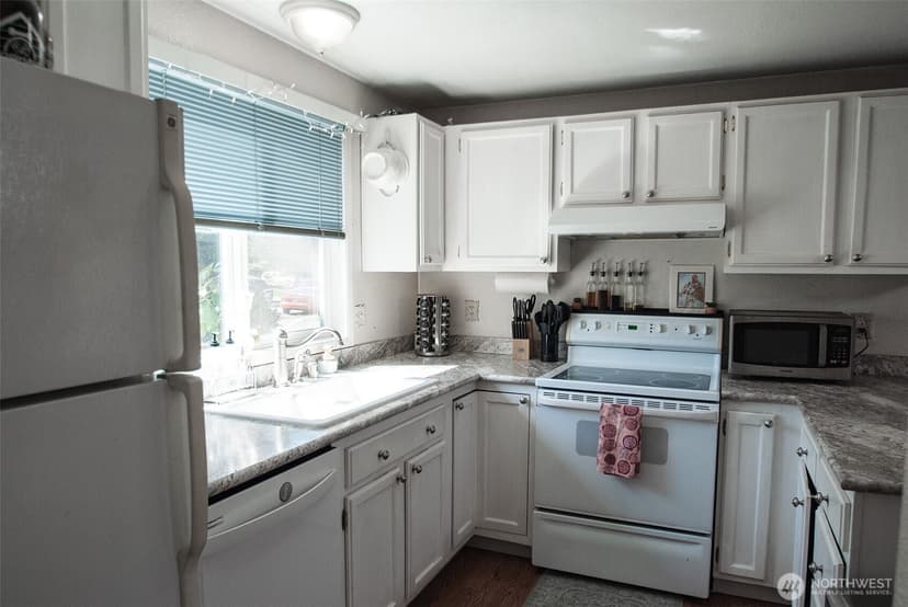 Property photo for 3227 134th Place SW #A, Lynnwood photo 2