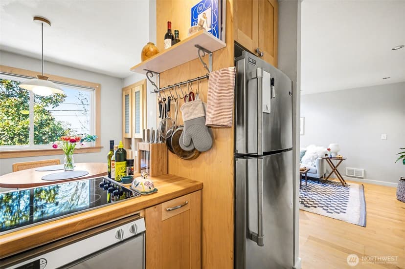 Property photo for 3423 W Government Way #7, Seattle photo 9