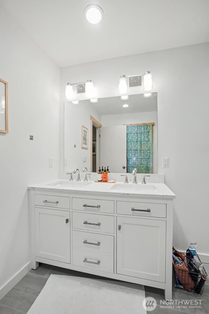 Property photo for 3423 W Government Way #7, Seattle photo 23