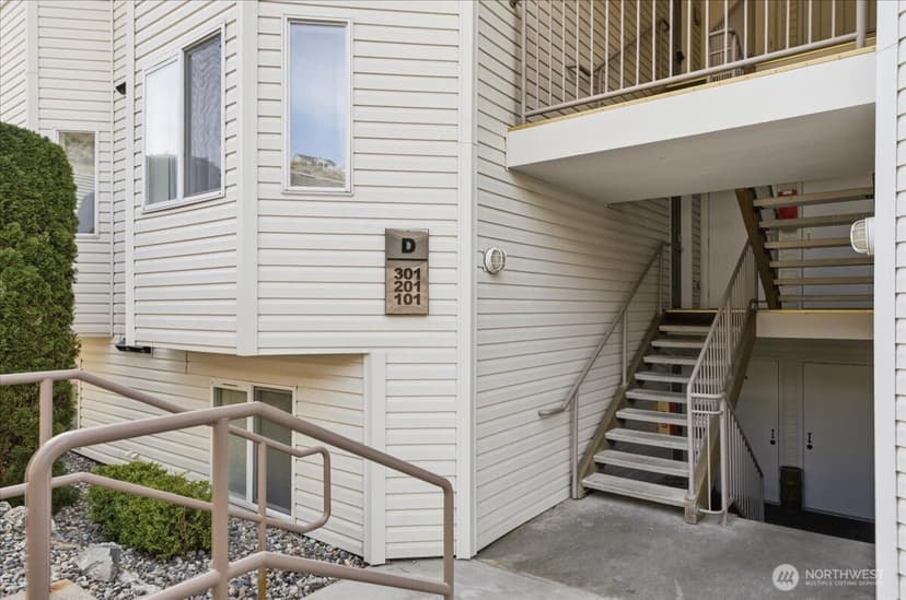 Property photo for 808 W Manson Highway #D201, Chelan photo 8