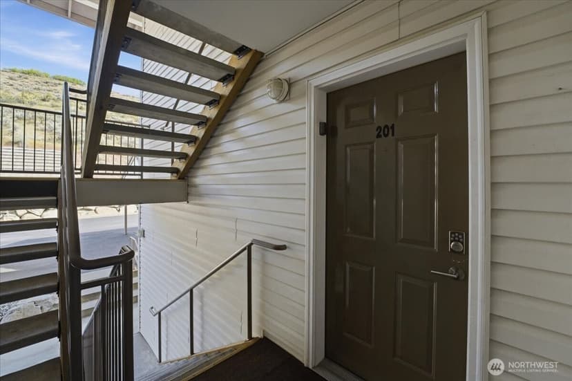 Property photo for 808 W Manson Highway #D201, Chelan photo 9