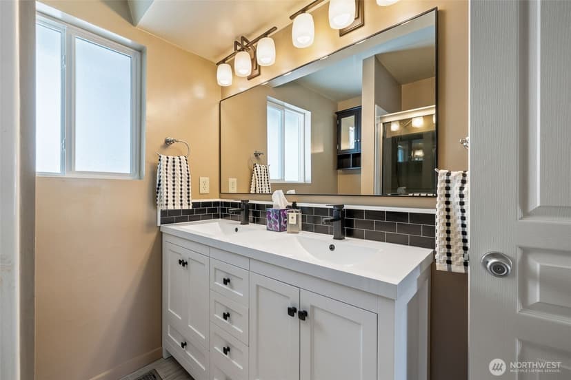 Property photo for 14225 104th Avenue NE, Kirkland photo 17