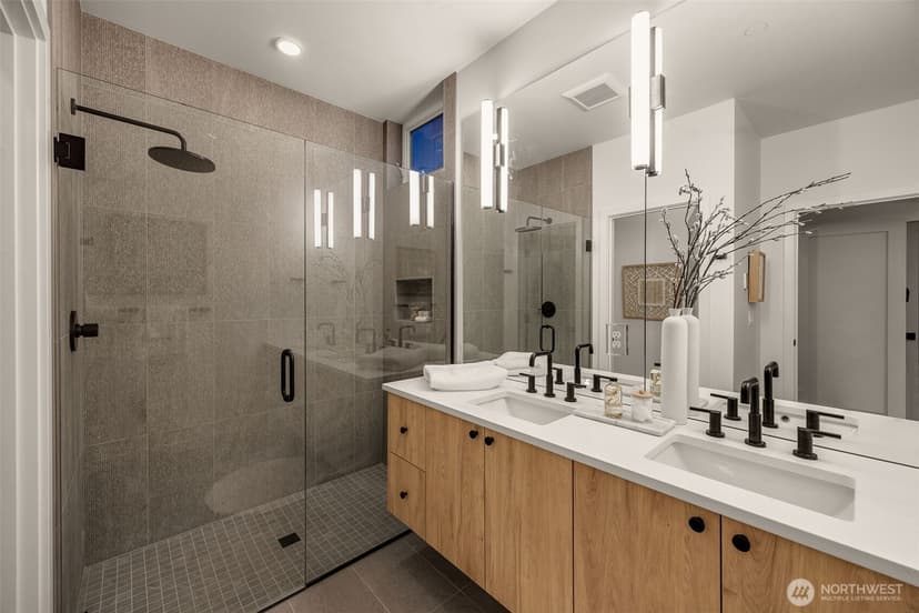 Property photo for 1321 E Denny Way, Seattle photo 19