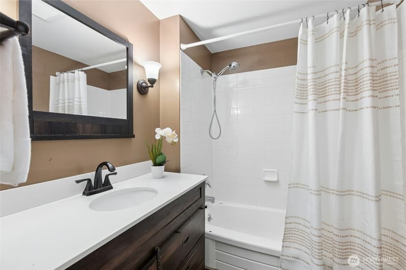 Property photo for 17154 NE 5th Street, Bellevue photo 10