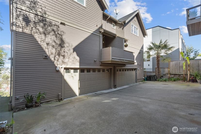 Property photo for 2200 11th Avenue W #A, Seattle photo 34