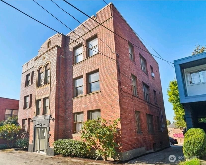Property photo for 315 12th Avenue E, Seattle photo 3