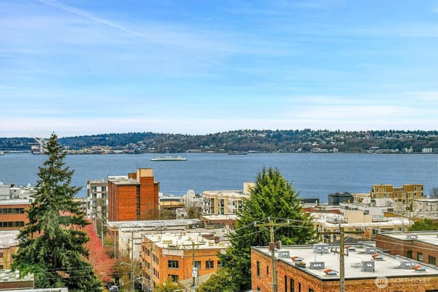 Property photo for 912 3rd Avenue W #501, Seattle photo 2