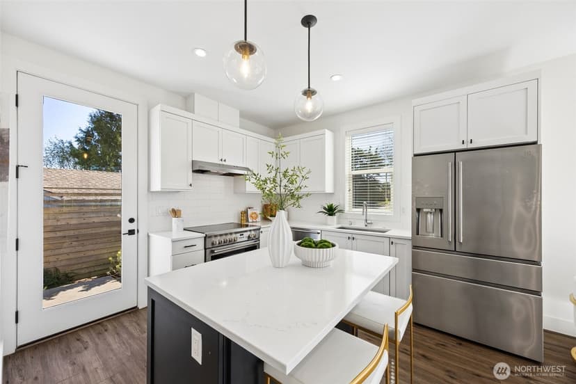 Property photo for 7502 32nd Avenue NE #A, Seattle photo 8