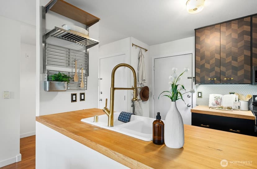 Property photo for 5000 Fauntleroy Way SW #202, Seattle photo 9