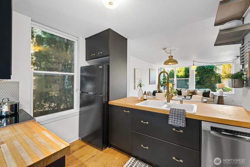 Property photo for 5000 Fauntleroy Way SW #202, Seattle photo 12