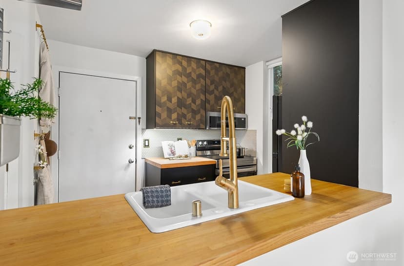 Property photo for 5000 Fauntleroy Way SW #202, Seattle photo 10