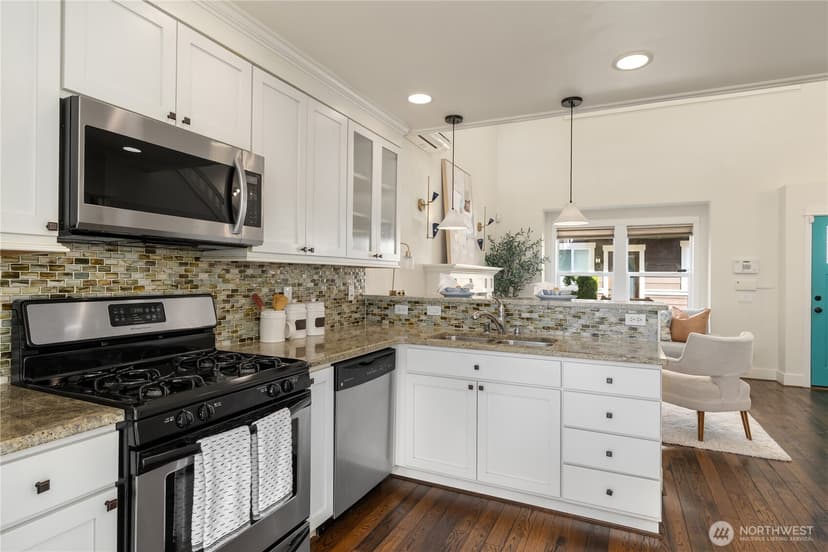 Property photo for 1123 24th Avenue S, Seattle photo 11