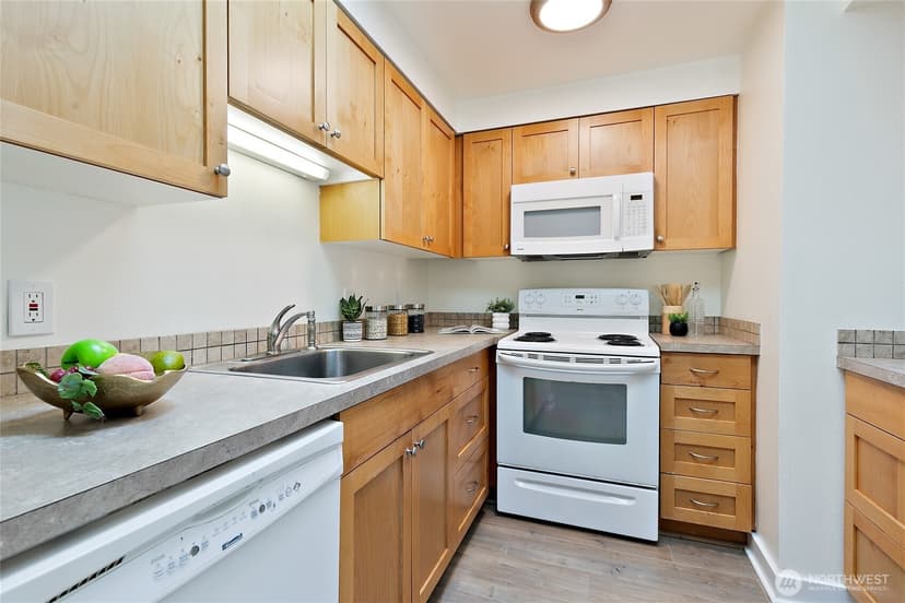 Property photo for 10025 NE 129th Place, Kirkland photo 9