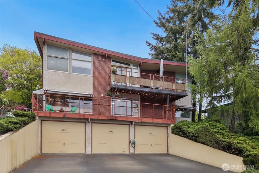 Property photo for 3041 24th Avenue W, Seattle photo 2