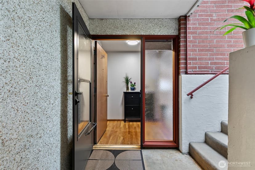 Property photo for 3041 24th Avenue W, Seattle photo 4