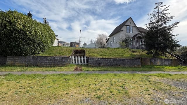 Property photo for 502 E Wright Avenue, Tacoma photo 5